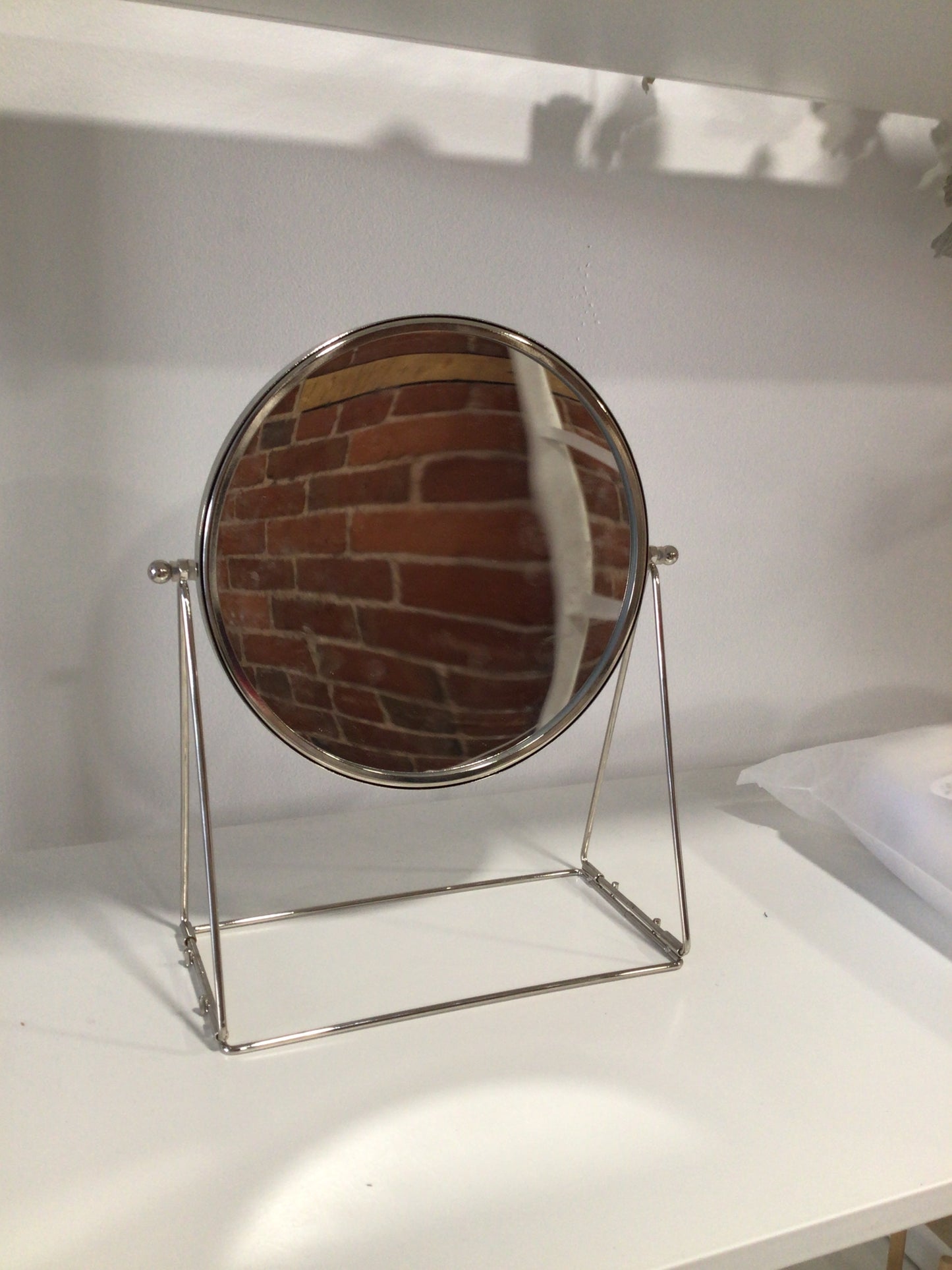 Round mirror