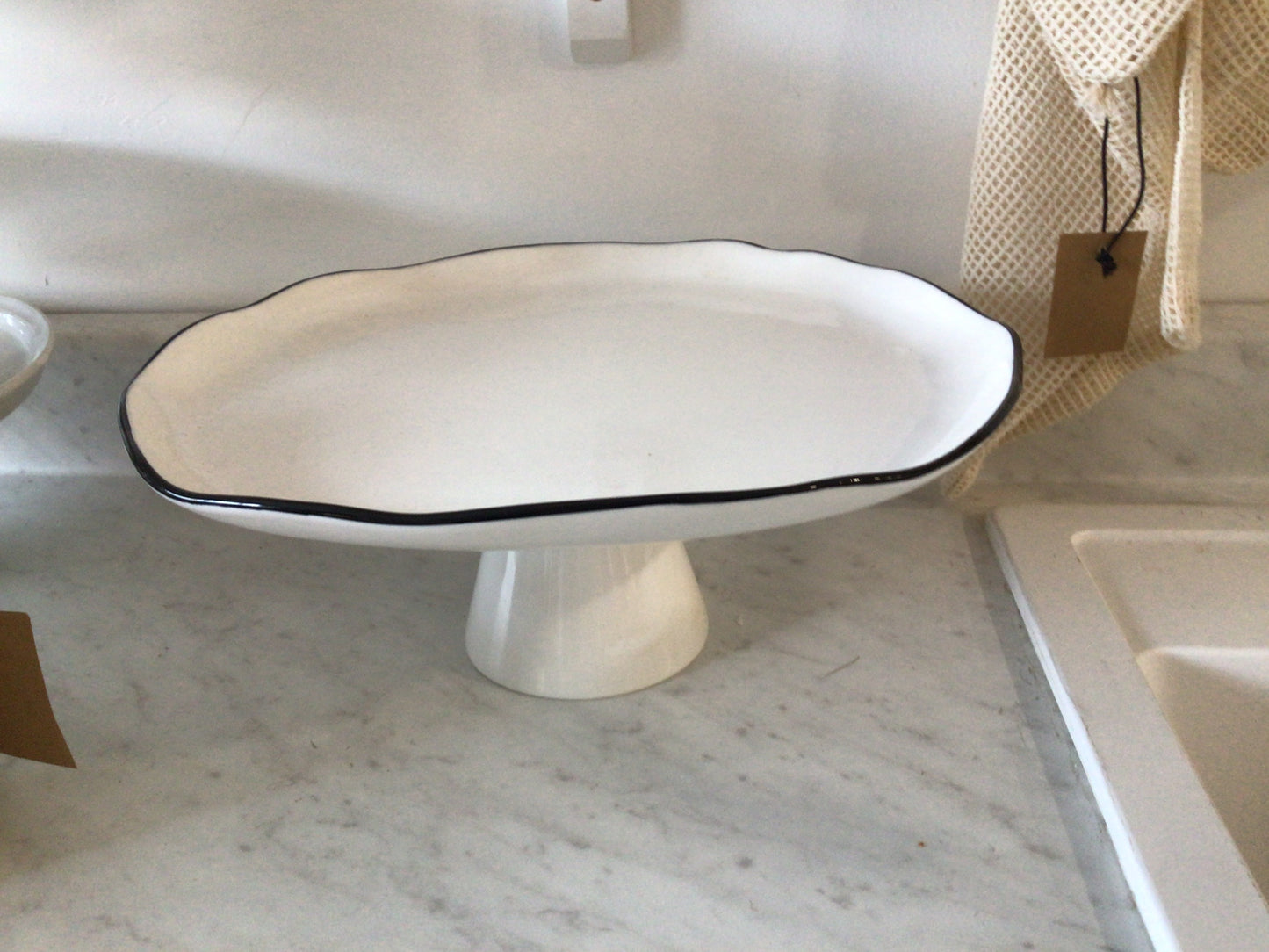 Ceramic cake stand black and white