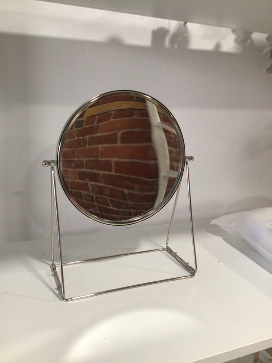 Round mirror