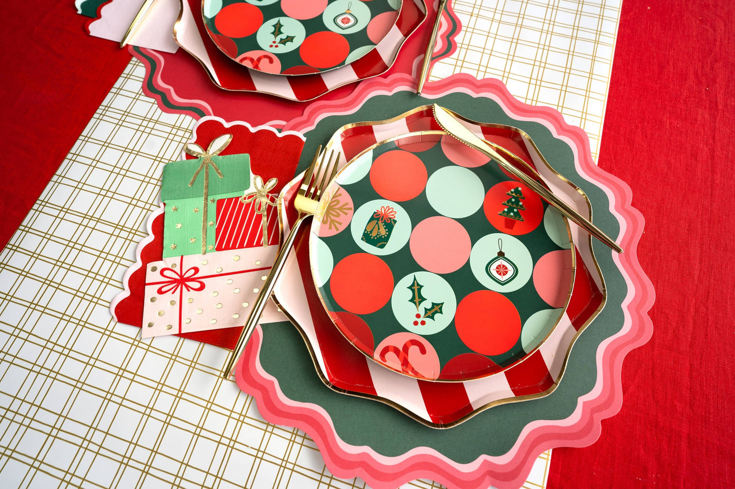 Holiday Fancy Scallop Placemats